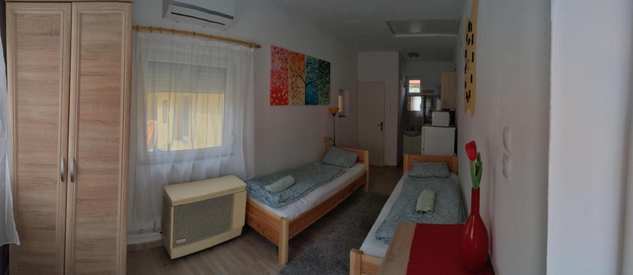 Napfeny Apartmanhaz บาลาทอนเบรีน ภายนอก รูปภาพ