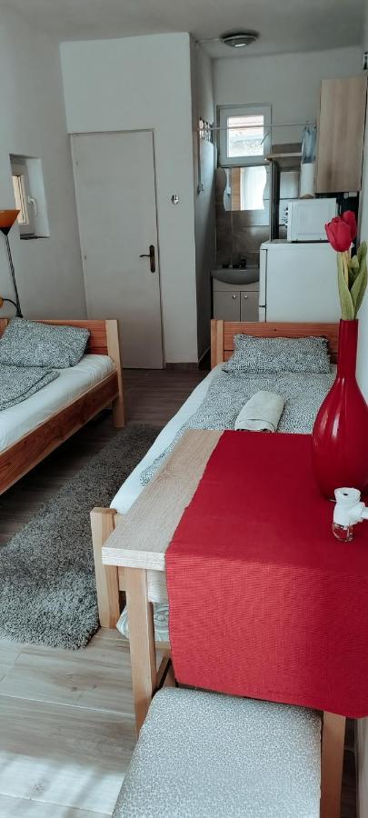 Napfeny Apartmanhaz บาลาทอนเบรีน ภายนอก รูปภาพ