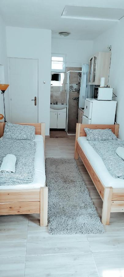 Napfeny Apartmanhaz บาลาทอนเบรีน ภายนอก รูปภาพ