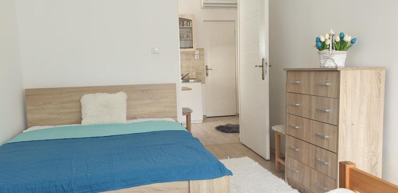 Napfeny Apartmanhaz บาลาทอนเบรีน ภายนอก รูปภาพ