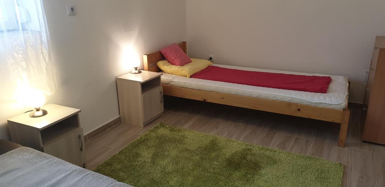 Napfeny Apartmanhaz บาลาทอนเบรีน ภายนอก รูปภาพ