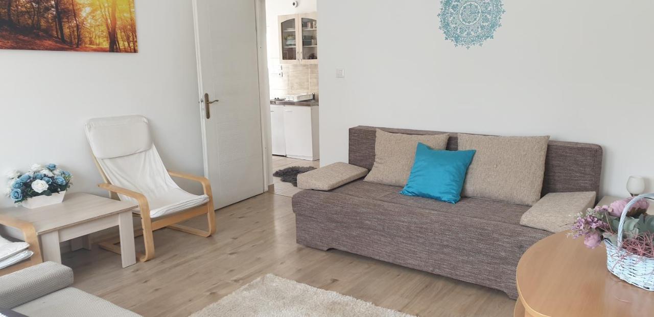 Napfeny Apartmanhaz บาลาทอนเบรีน ภายนอก รูปภาพ