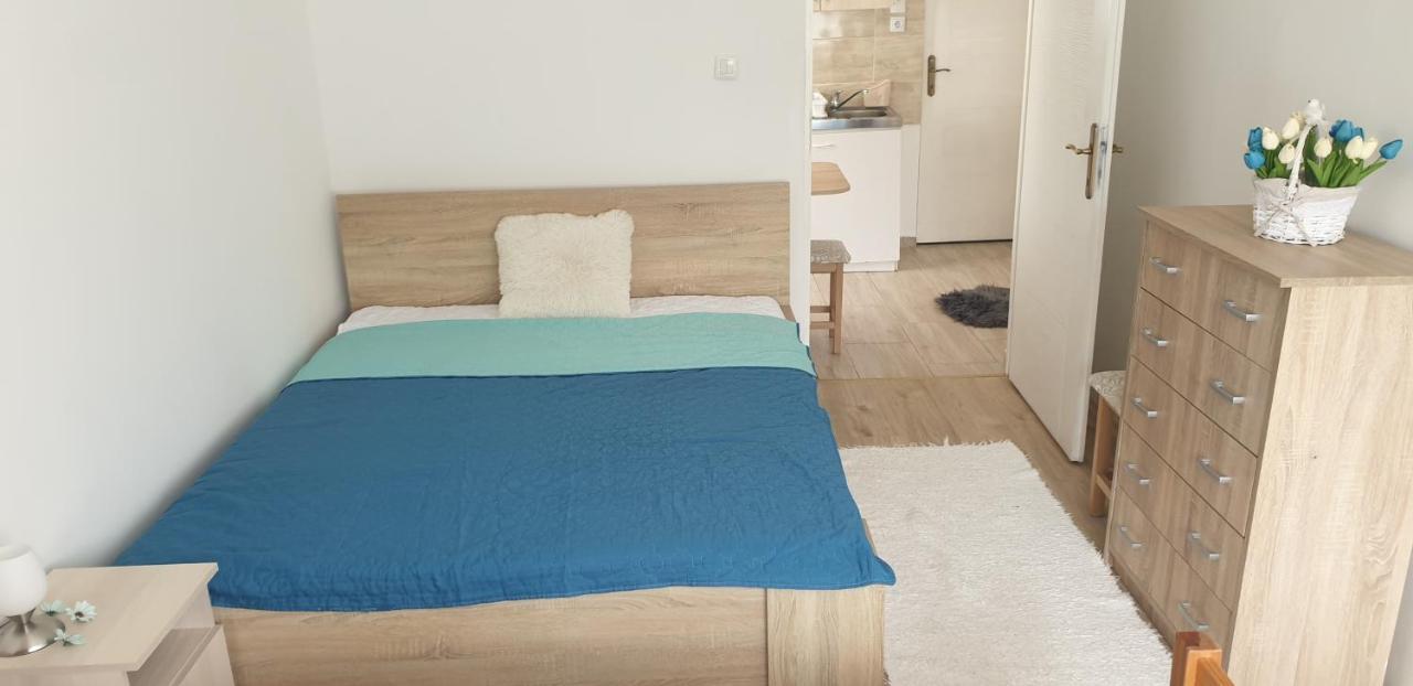 Napfeny Apartmanhaz บาลาทอนเบรีน ภายนอก รูปภาพ