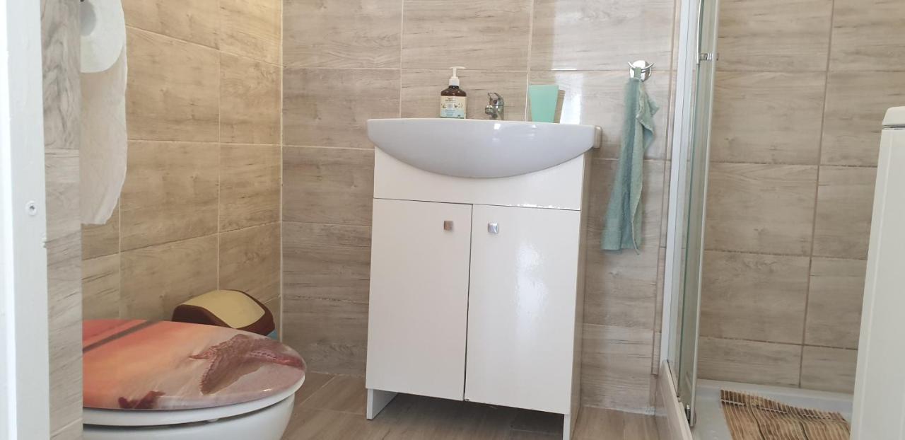 Napfeny Apartmanhaz บาลาทอนเบรีน ภายนอก รูปภาพ